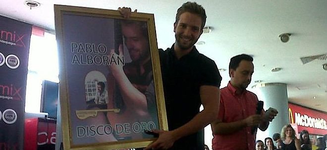 Pablo Alborán receives a ‘Gold Record’ in Chile for the sales of ‘Terral’